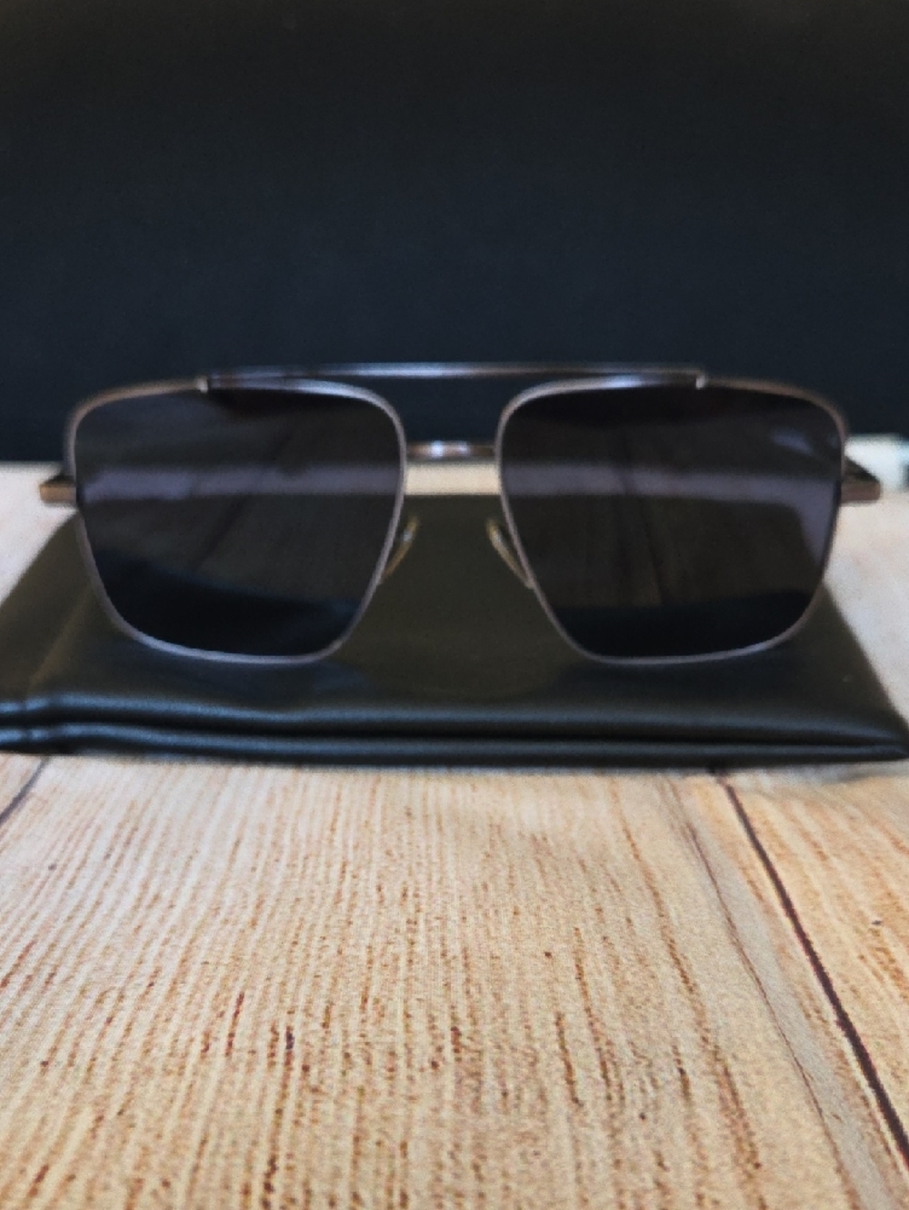 QUAY LEVEL OUT Sunglasses - Picture 4 of 4